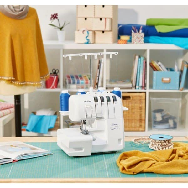 Surjeteuse Brother 2104D