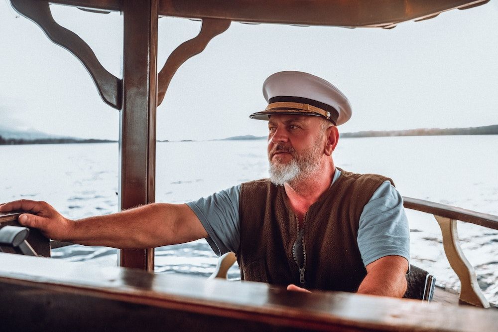capitaine bateaux chapeau